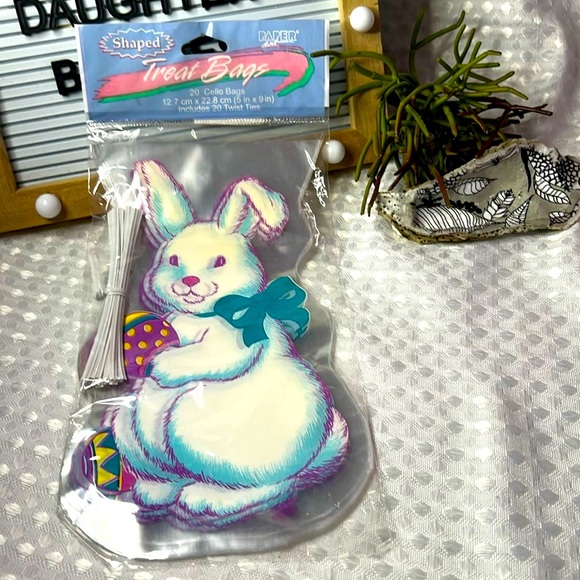Easter Vintage BUNNY Cello Bags , 20/pk, 1 package, Easter Goody Bags. - Picture 1 of 2